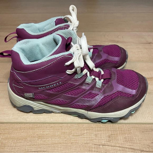 Merrell Girls Purple Hiking Shoes Size 5 - Picture 1 of 7